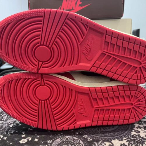 Travis Scott x Air Jordan 1 Cactus Jack Chicago - 11
