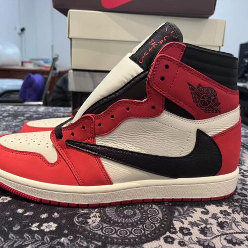 Travis Scott x Air Jordan 1 Cactus Jack Chicago - 8