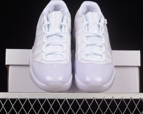 Jordan 11 Retro Low, Pure Violet - 6