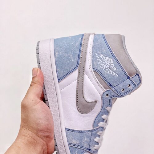 Jordan 1 Retro High OG Hyper Royal - 9