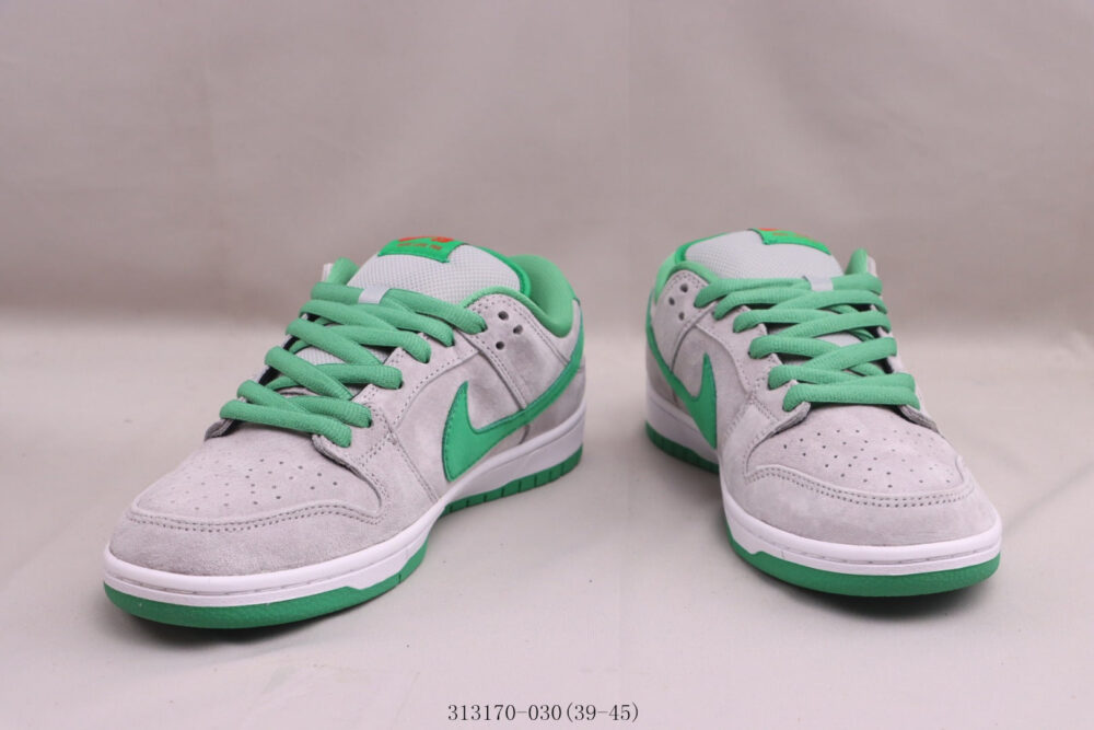 Nike SB Dunk Low Medusa - 10