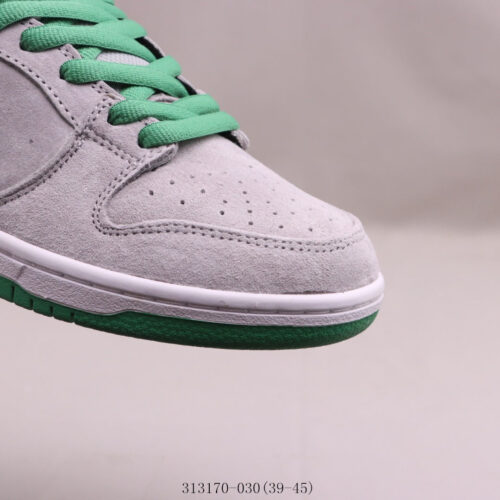 Nike SB Dunk Low Medusa - 9