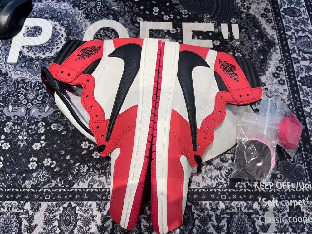 Travis Scott x Air Jordan 1 Cactus Jack Chicago - 10