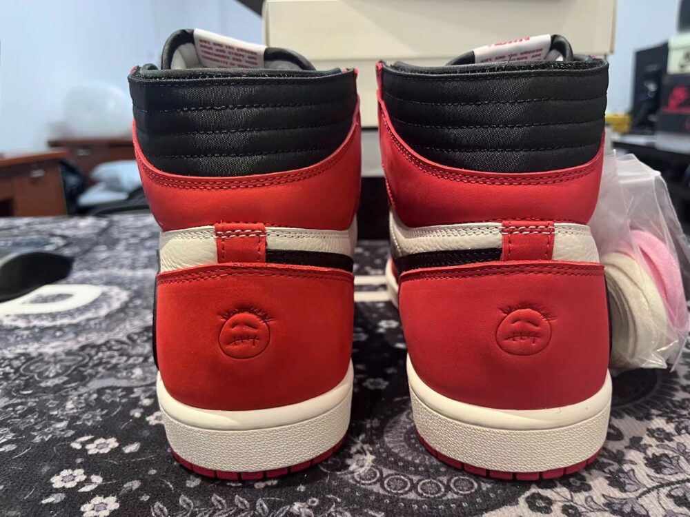 Travis Scott x Air Jordan 1 Cactus Jack Chicago - 6