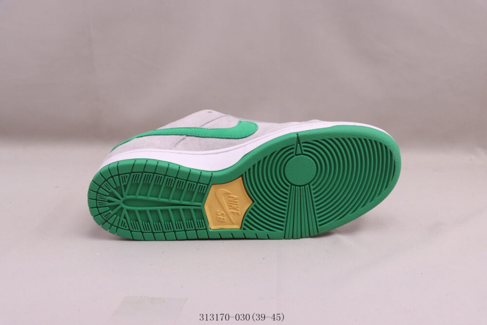 Nike SB Dunk Low Medusa - 8