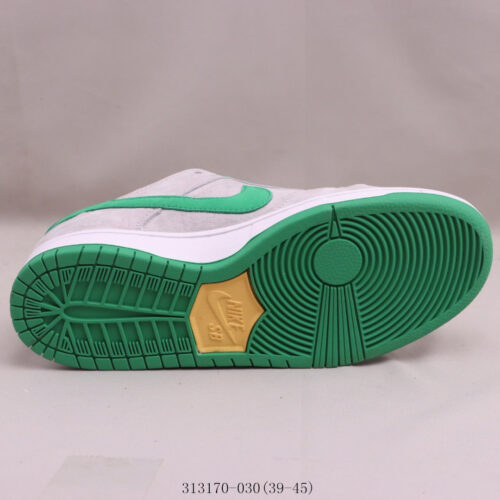 Nike SB Dunk Low Medusa - 8