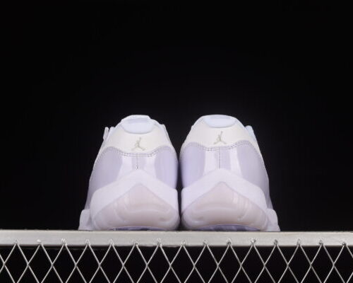 Jordan 11 Retro Low, Pure Violet - 11
