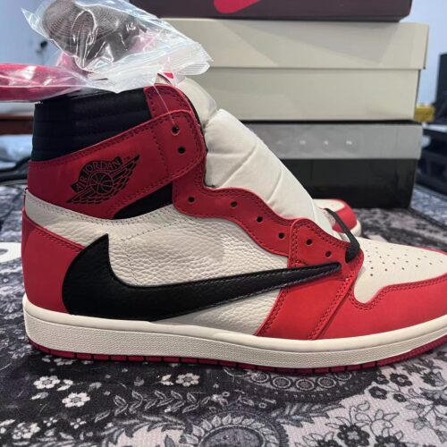 Travis Scott x Air Jordan 1 Cactus Jack Chicago - 9