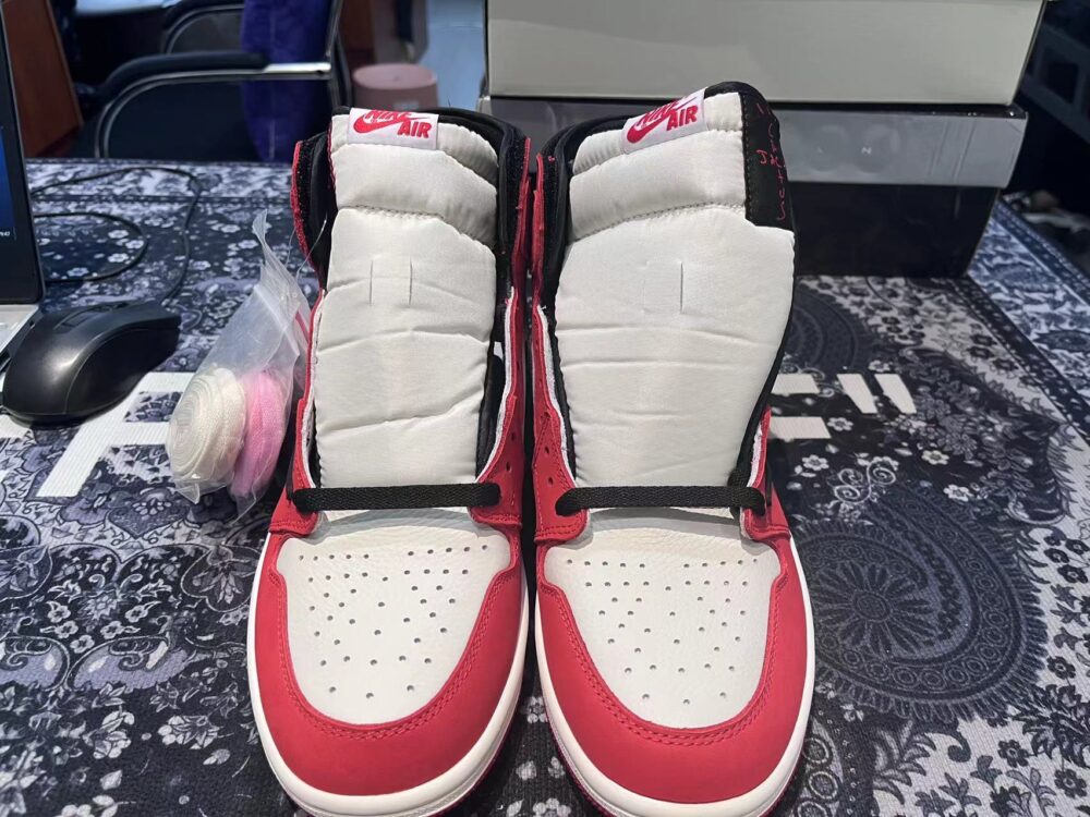 Travis Scott x Air Jordan 1 Cactus Jack Chicago - 5