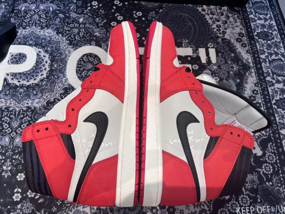 Travis Scott x Air Jordan 1 Cactus Jack Chicago - 4