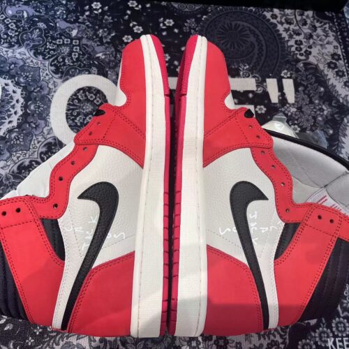 Travis Scott x Air Jordan 1 Cactus Jack Chicago - 4
